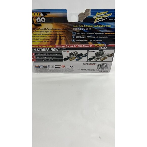 Johnny Lightning 1/64 Tow & go Jeep Cherokee red W/ boat & trailer NIB - Picture 3 of 6